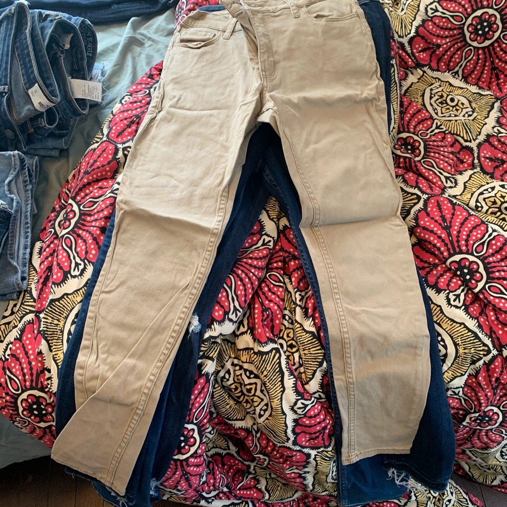 Hollister size 7 skinny khakis